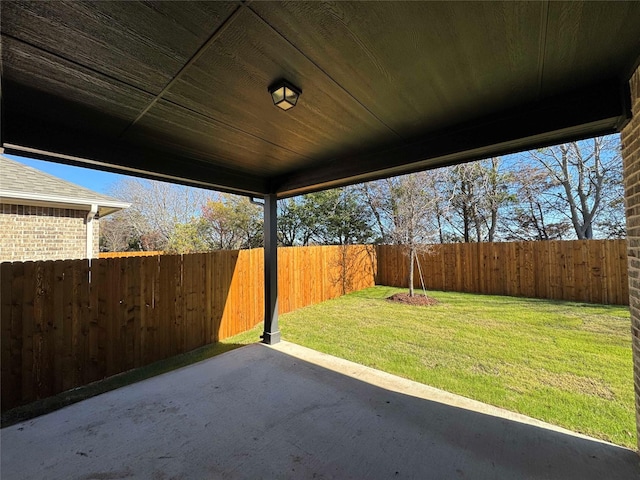 view of yard featuring a patio area