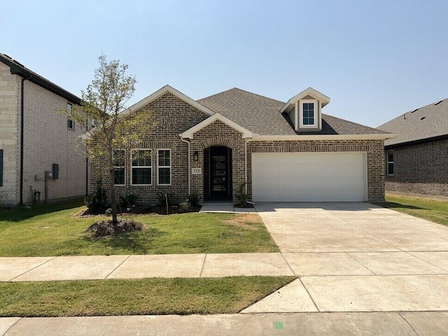 view of front of property featuring a front lawn and a garage