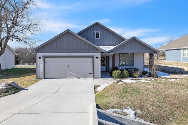 view of front of home featuring covered porch, a garage, and a front yard