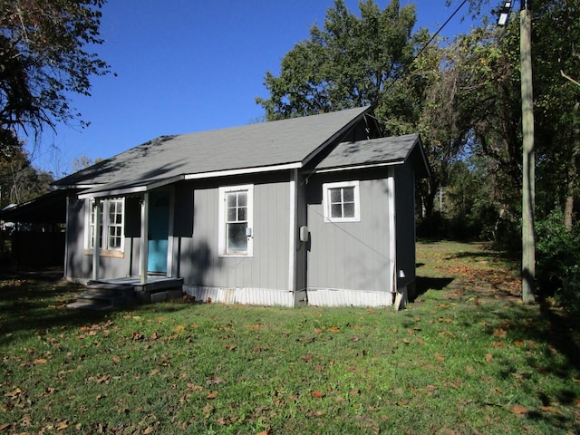 exterior space featuring a lawn