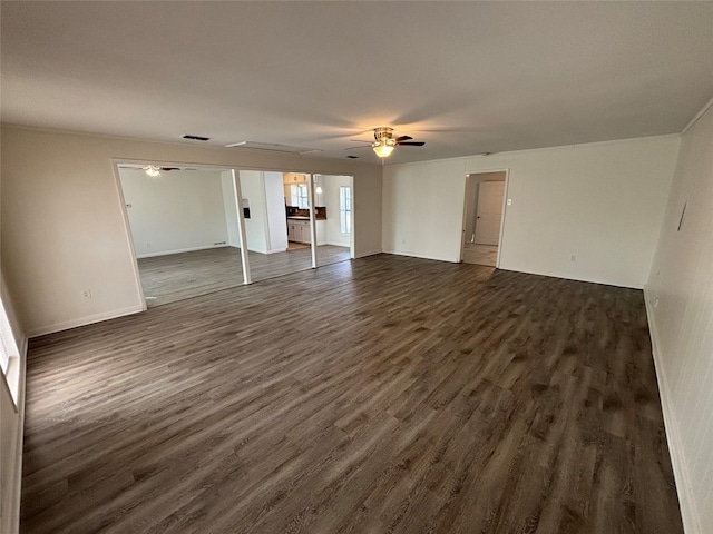 empty room with dark wood-type flooring and ceiling fan