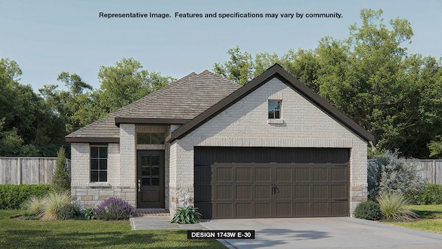 view of front of property featuring a front yard