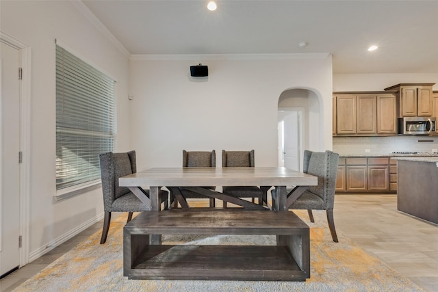 dining space with ornamental molding