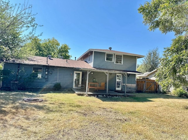 back of house featuring a lawn