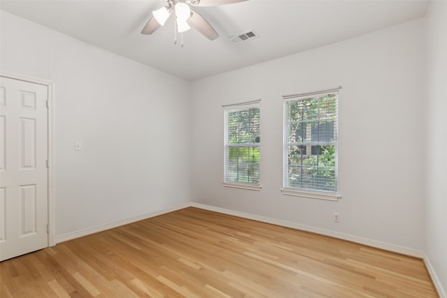 empty room featuring light hardwood / wood-style floors and ceiling fan