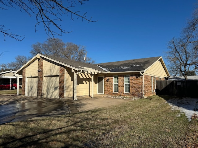 ranch-style house featuring a front lawn and a garage