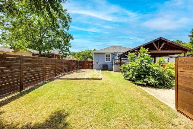 view of yard featuring central AC unit