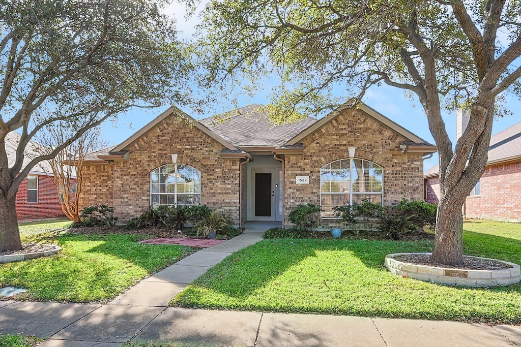 ranch-style home with a front lawn