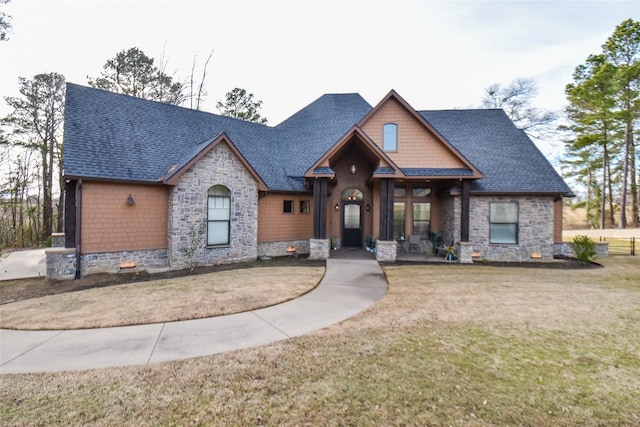 view of front of house featuring a front yard