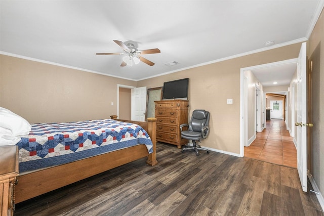 bedroom with ceiling fan, crown molding, and dark hardwood / wood-style floors