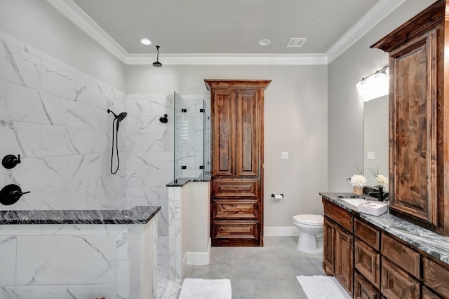 bathroom featuring ornamental molding, a tile shower, vanity, and toilet