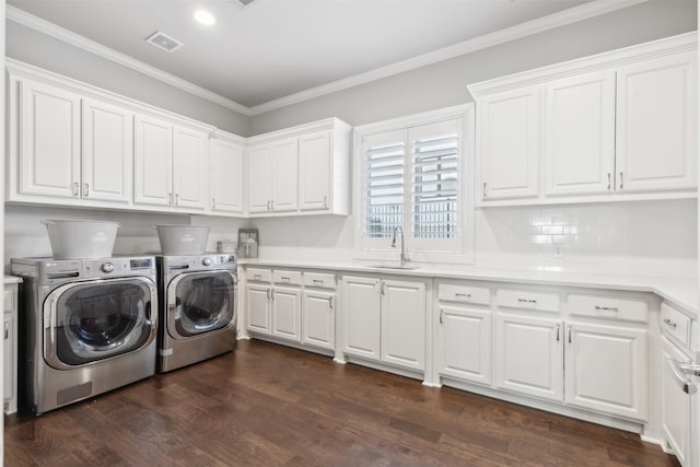 washroom featuring sink, cabinets, washer and clothes dryer, and dark hardwood / wood-style floors