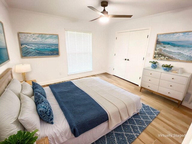 bedroom featuring a closet, ceiling fan, ornamental molding, and light hardwood / wood-style flooring