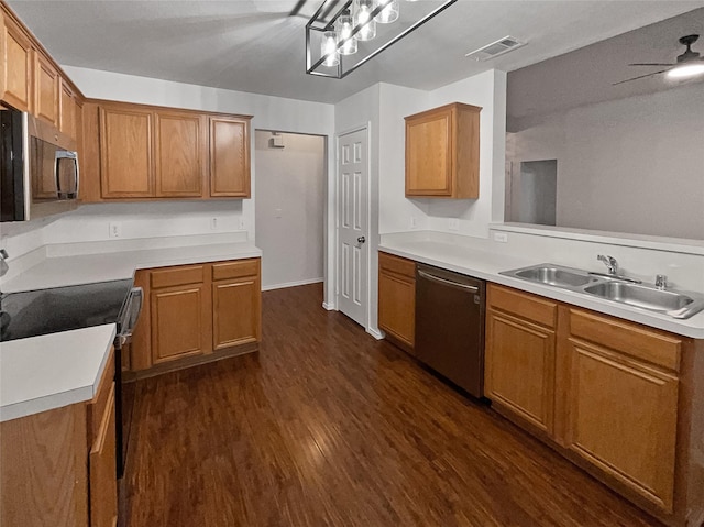 kitchen with stainless steel appliances, dark hardwood / wood-style flooring, sink, and ceiling fan