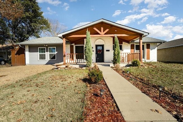 view of front facade with a porch and a front yard