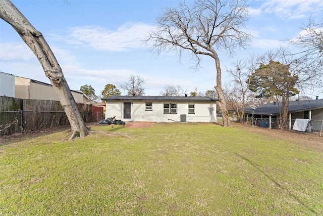 back of house featuring a lawn