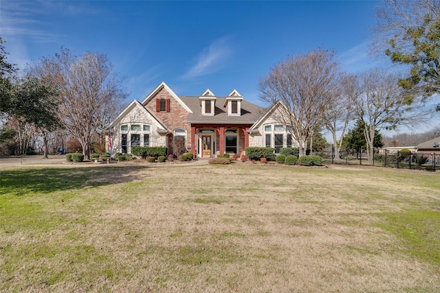 view of front of property featuring a front lawn