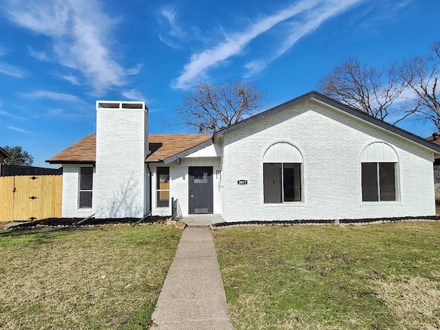 view of front of house with a front lawn