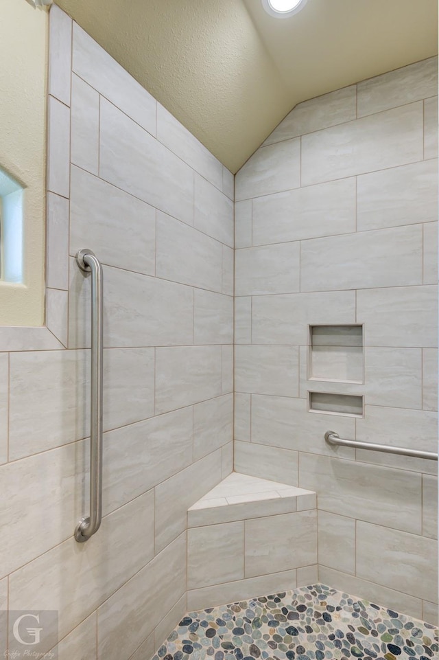 2104 Ashley Wilkes Dr, Bossier City, LA 71112 - bathroom featuring lofted ceiling and tiled shower
