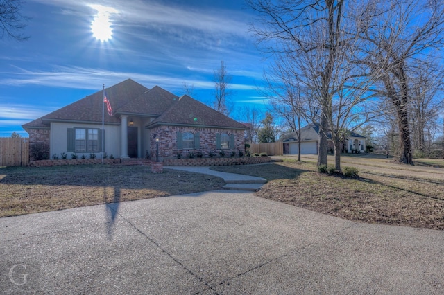 ranch-style house with a front yard