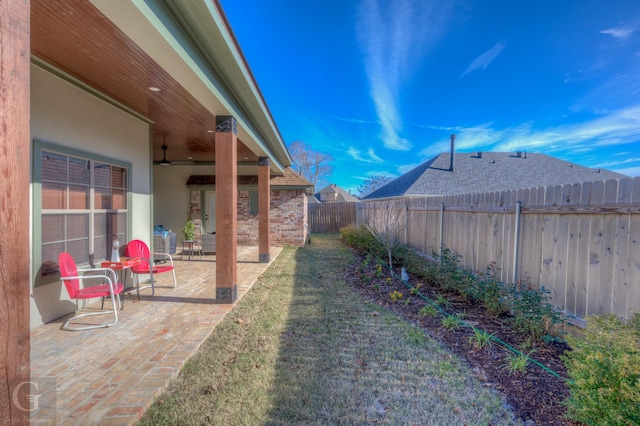 view of yard featuring a patio area