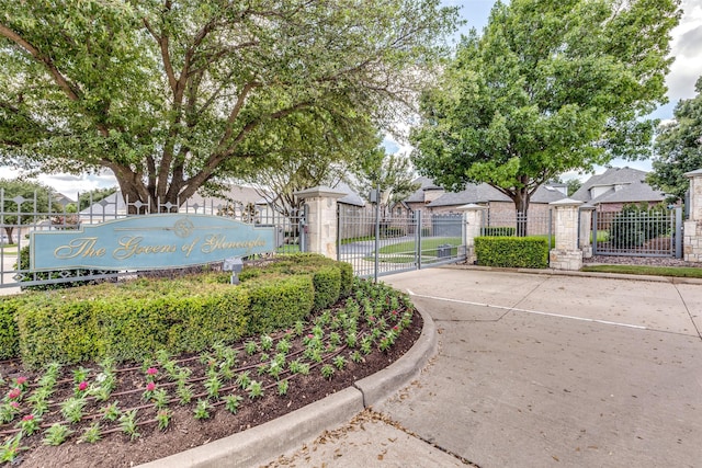 view of community / neighborhood sign