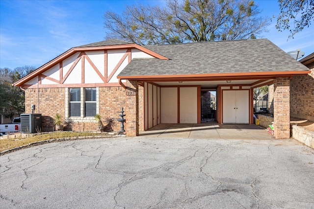 view of front facade with cooling unit and a carport