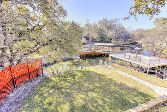 view of yard featuring a water view