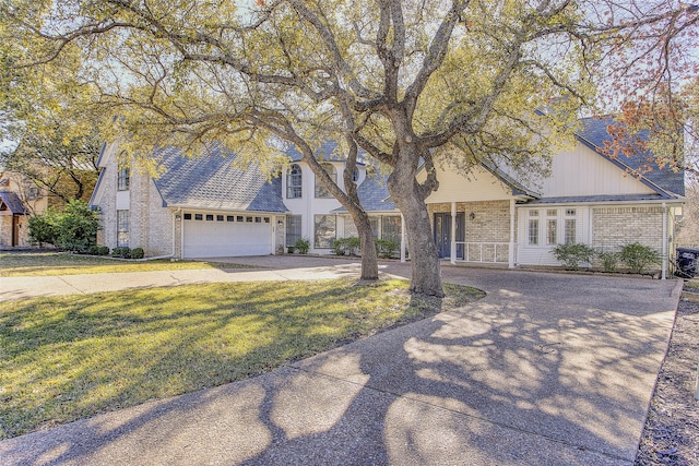 view of front of house with a front lawn