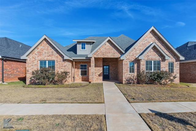 craftsman-style home featuring a front lawn