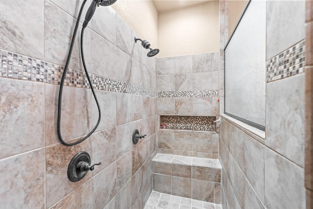 bathroom featuring a tile shower