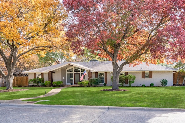 single story home with a front yard