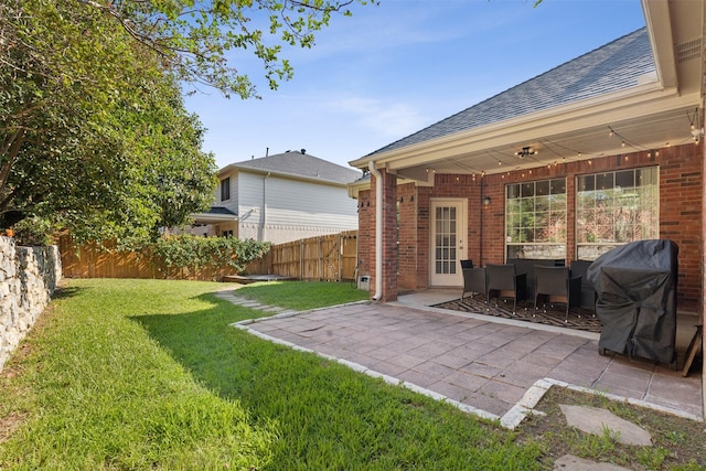 view of yard featuring a patio area