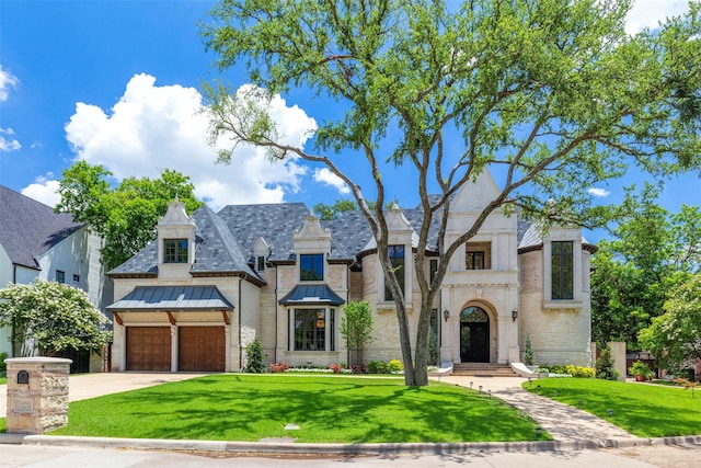 view of front of property with a front lawn