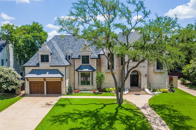 view of front facade featuring a garage and a front lawn