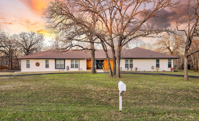 single story home featuring a yard