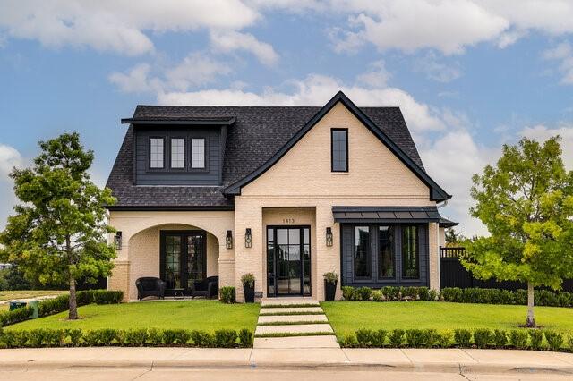 view of front of property with a front lawn