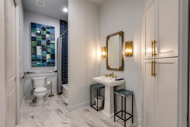 bathroom featuring toilet and  shower combination