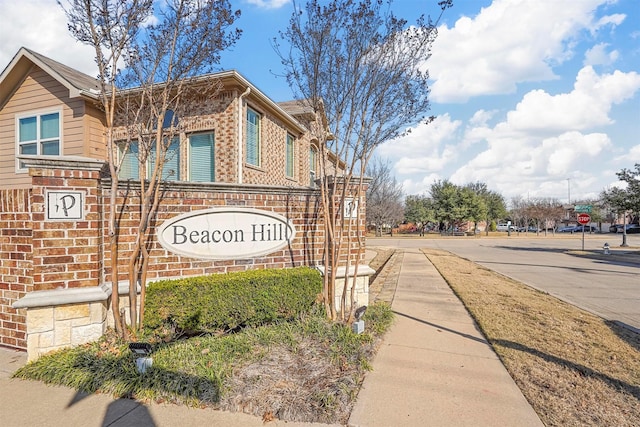 view of community / neighborhood sign