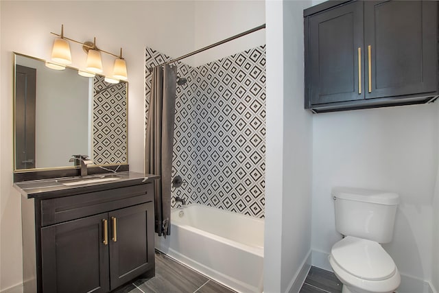 full bathroom with toilet, vanity, and shower / bath combo