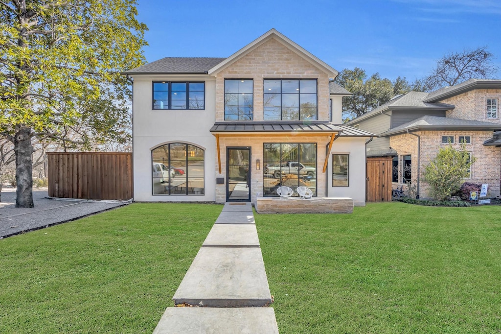 view of front of property with a front yard