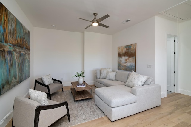 living room with light wood-type flooring and ceiling fan