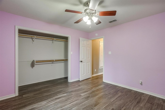 unfurnished bedroom featuring dark wood-type flooring, ceiling fan, and a closet