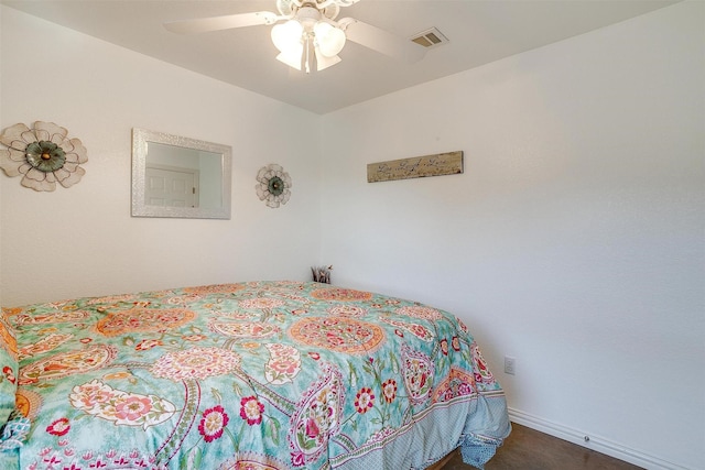 bedroom featuring ceiling fan