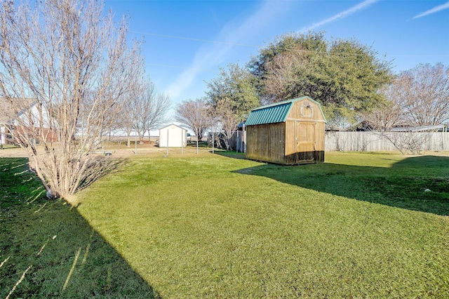 view of yard with a shed