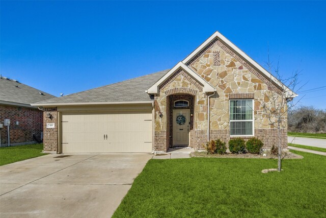 view of front facade featuring a front yard and a garage