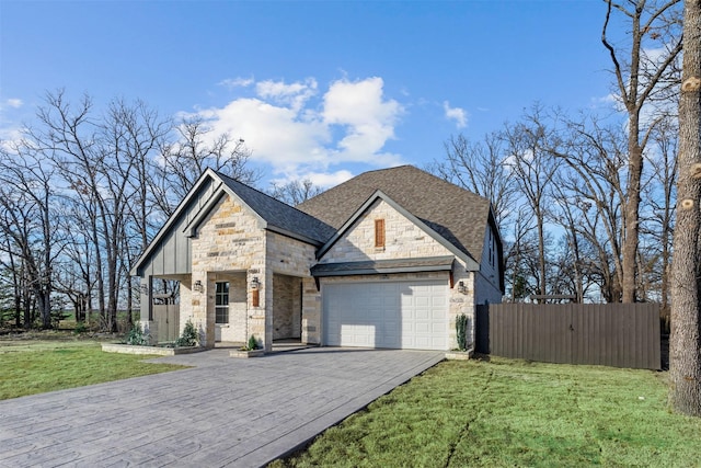 view of front of property featuring a front yard and a garage