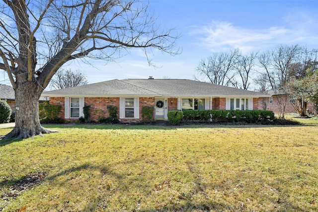 single story home featuring a front yard