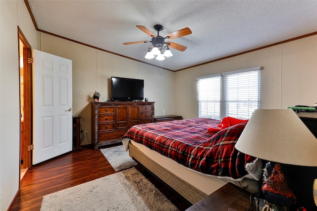 bedroom featuring dark hardwood / wood-style flooring, a textured ceiling, ceiling fan, and crown molding