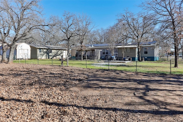 view of yard featuring a storage shed